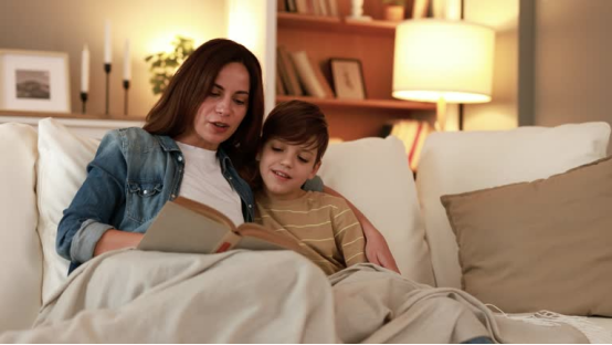 The intertwining of blanket and family rituals