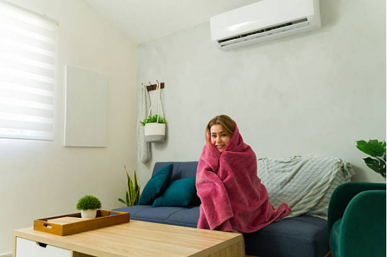 Blanket, a must-have for air-conditioned rooms, is a light and warm blanket.