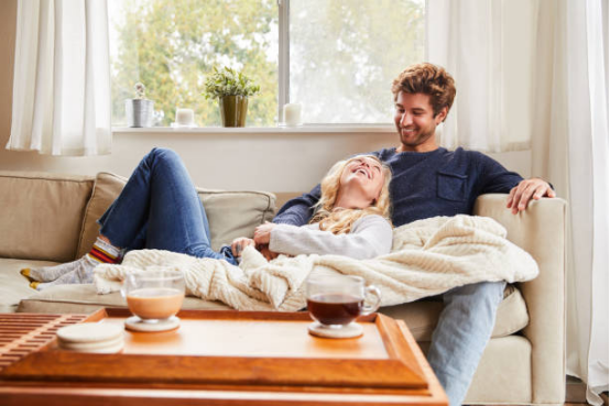 When a blanket becomes a thermometer of a relationship between two people